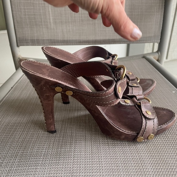 BCBG MaxAzria Brown Leather Slides Sandals Heels - Picture 4 of 10